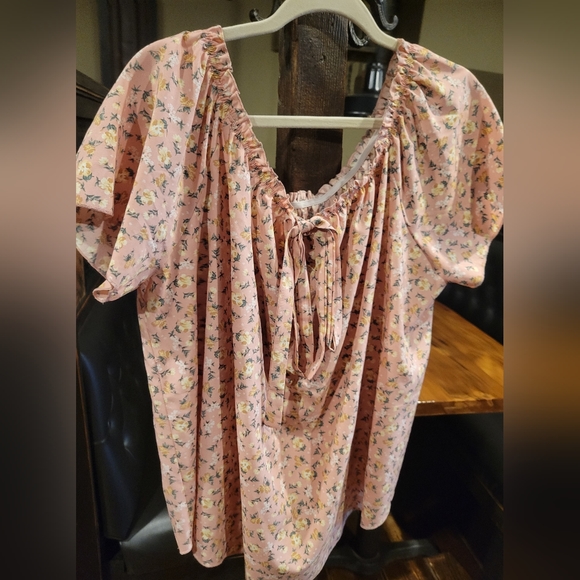 Shein Pink spring flowy top 1x - Picture 2 of 5